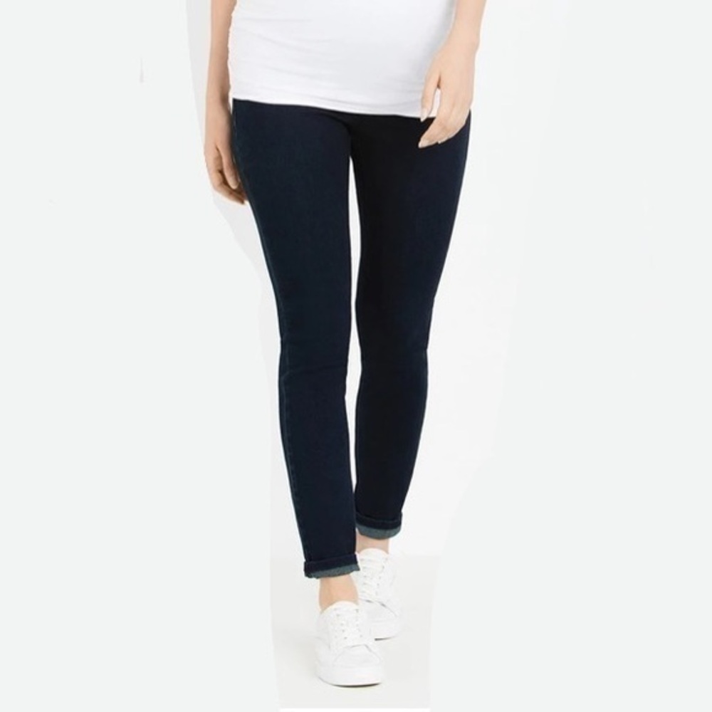NWT. MOTHERHOOD MATERNITY Floral Patch Jeans
